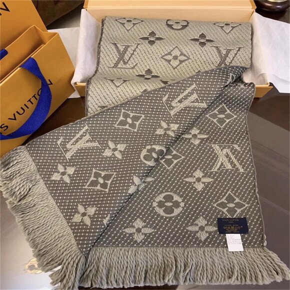 😛Louis Vuitton scarf with box😛 - Picture 5 of 8